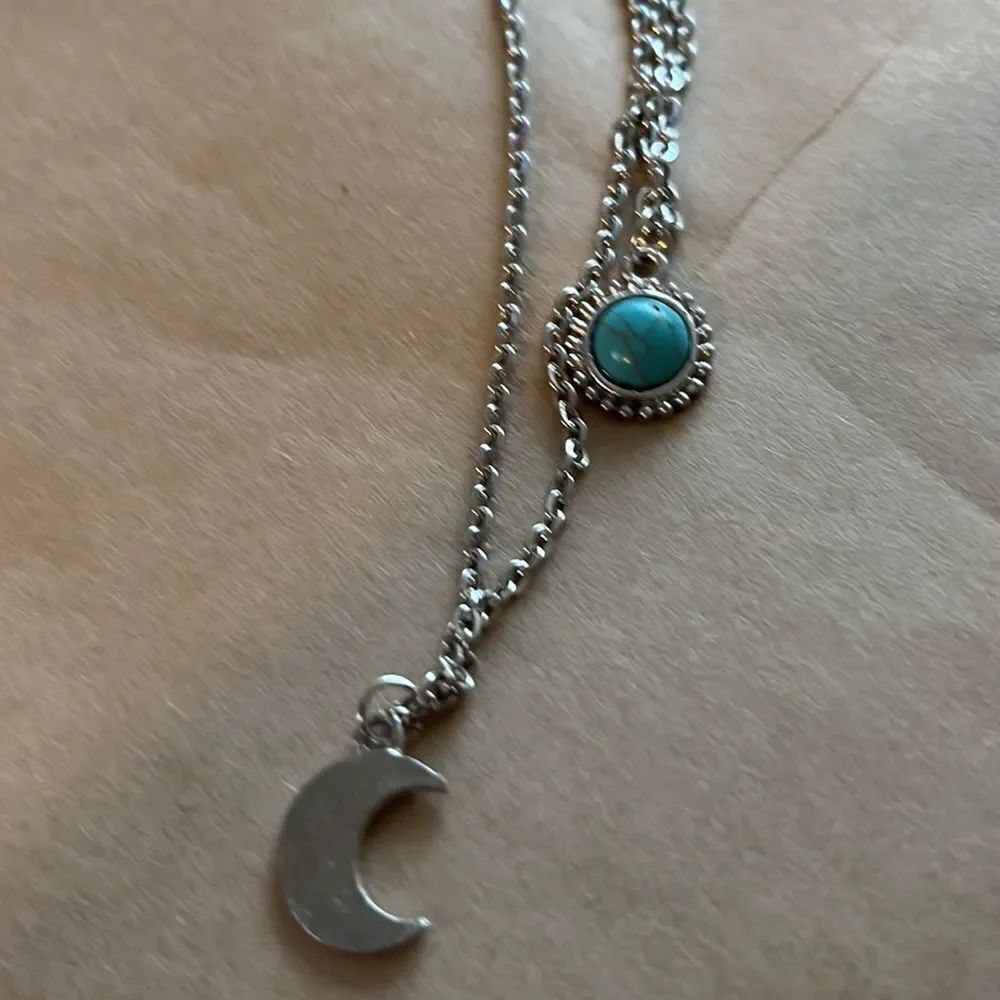 Beautiful Necklace  - Picture 2 of 2